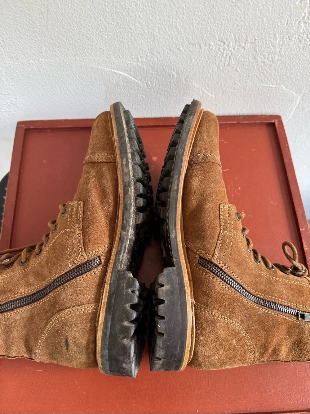 Frye Russell Lace-Up Suede Leather Combat Boots Tan Caramel Brown Lug Sole Fall